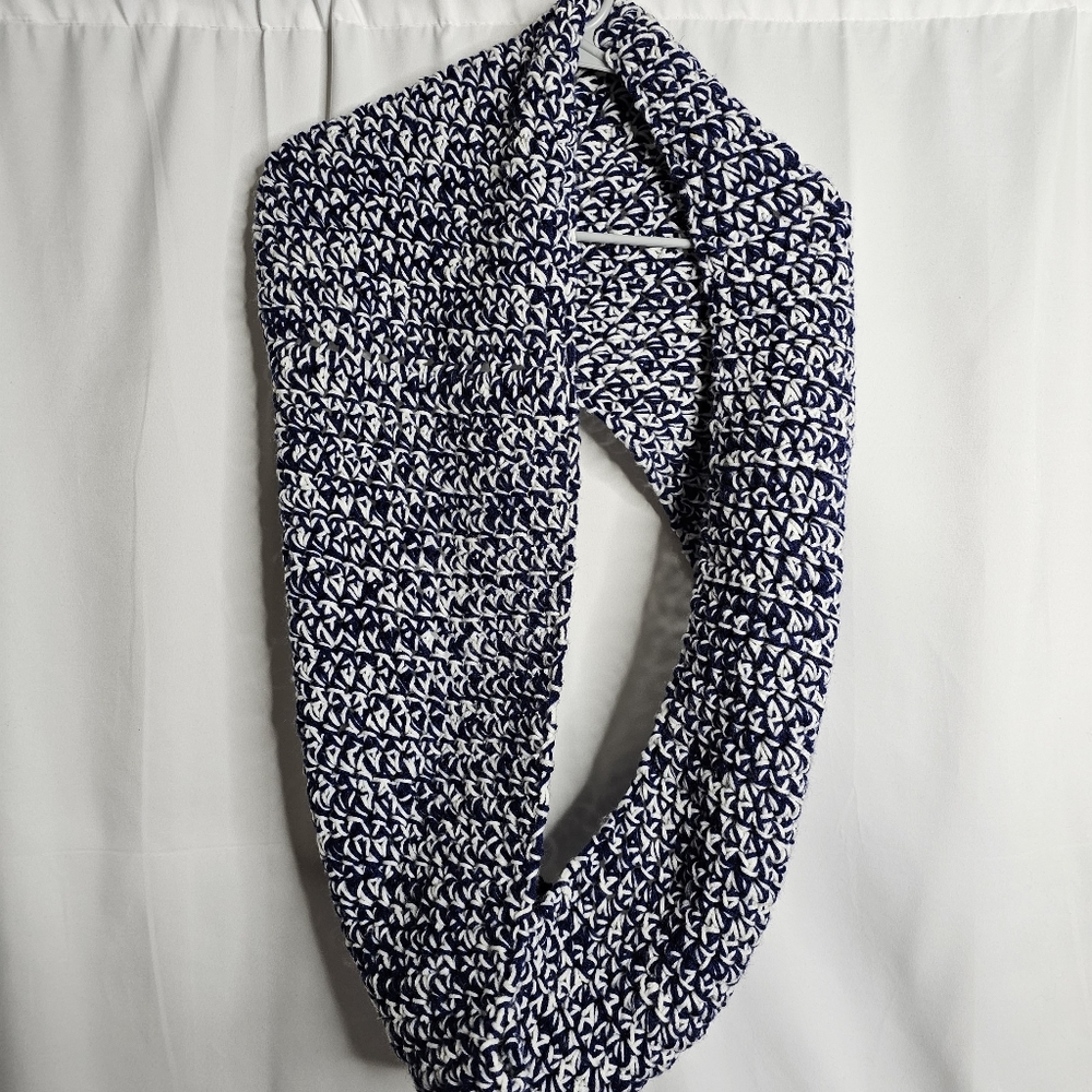 Blue white knit circle scarf